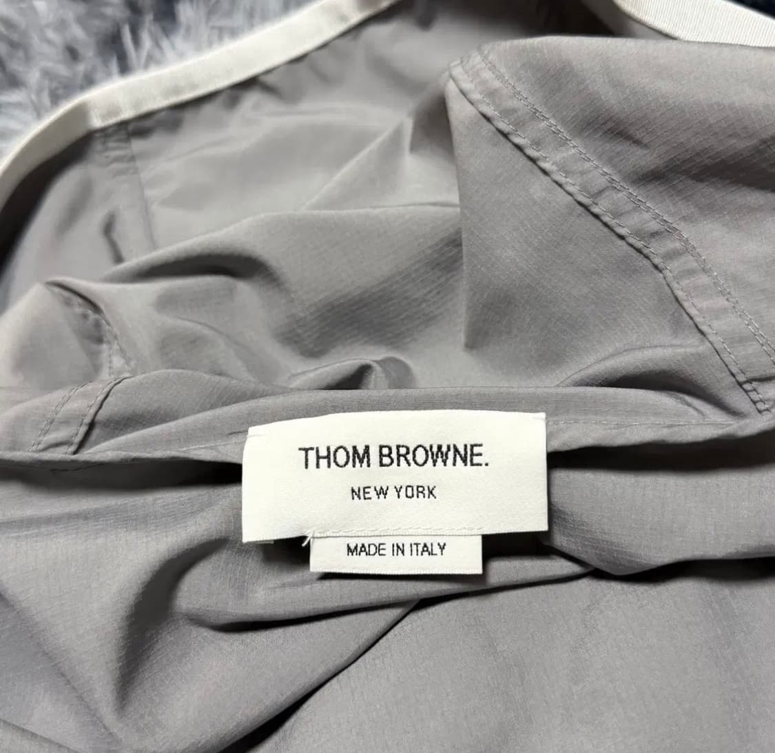 톰브라운 네이비 후드 사선 바람막이 2  상품이미지4