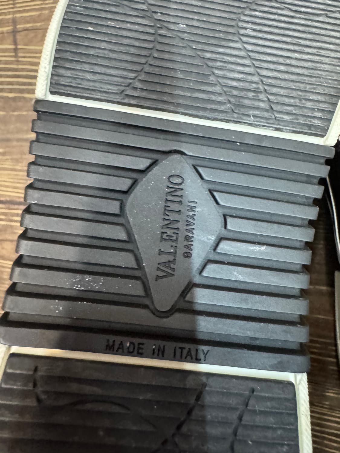 발렌티노 VLTN 로고 7-밴드 하이탑250-255 상품이미지8