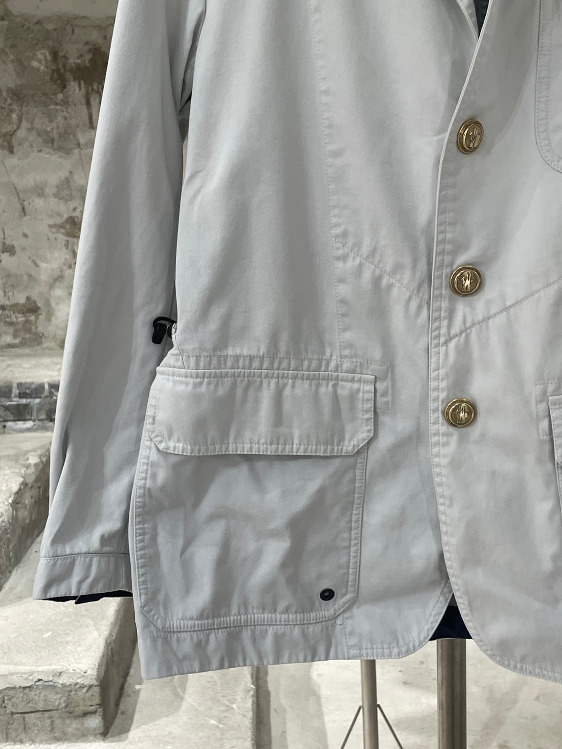 몽클레르 스노우 화이트 금장 버튼 코튼 자켓 상품이미지4