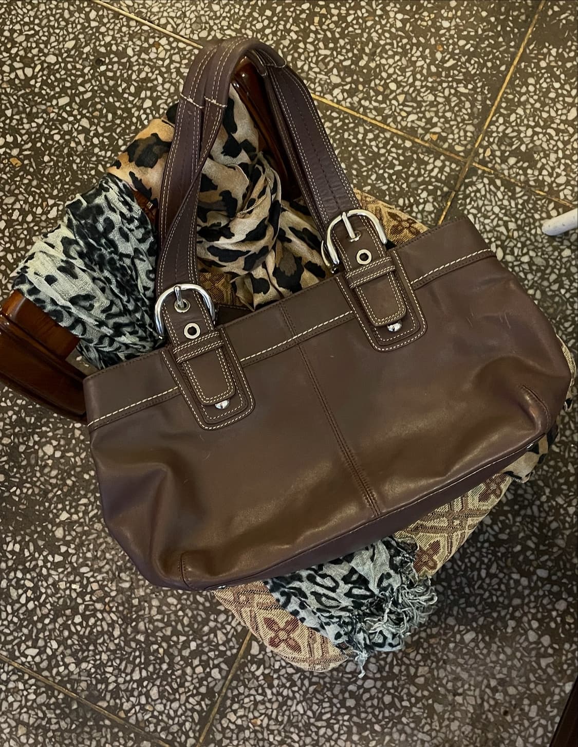 코치 브라운 숄더백  상품이미지2