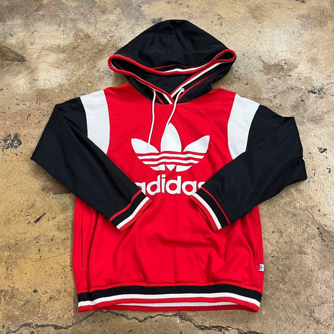 아디다스 배색 레드 블랙 후드티 95 상품이미지2