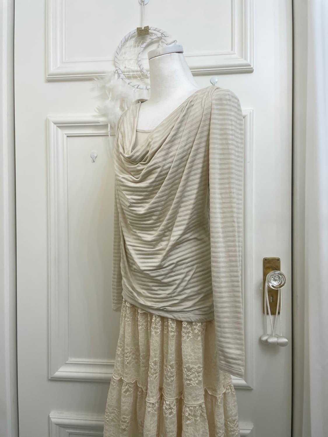 beige stripe draping long sleeve top 상품이미지2