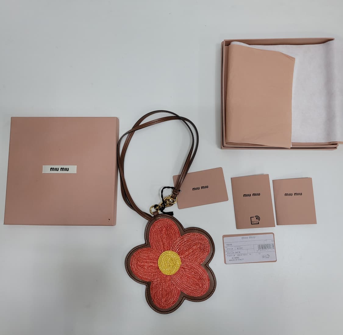 MIU MIU 미우 미우 플라워 카드 키링 백 참  상품이미지2
