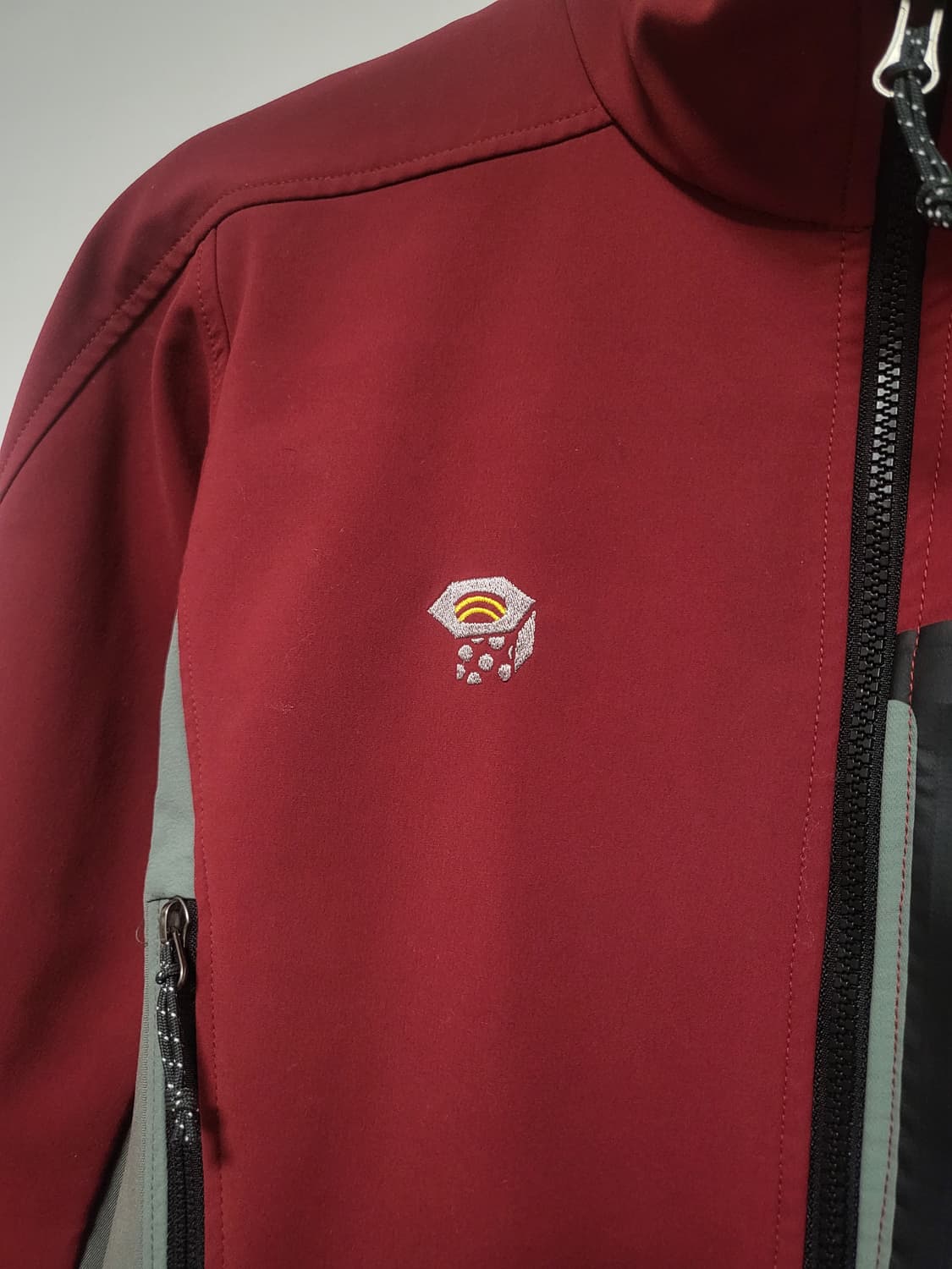 마운틴하드웨어 소프트쉘자켓 상품이미지2