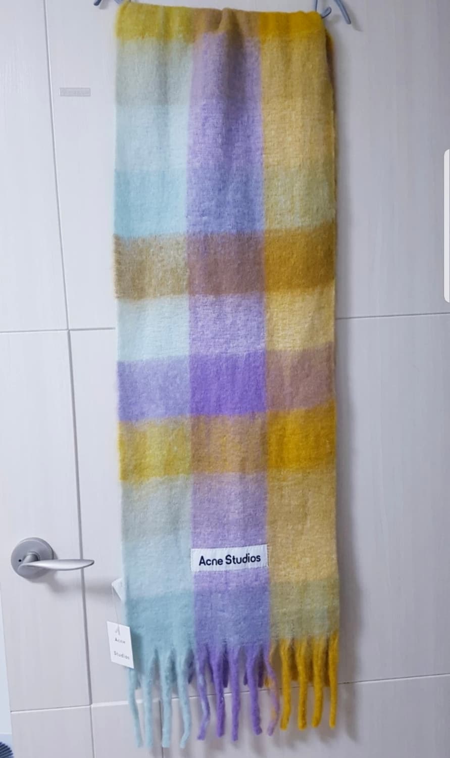 아크네그튜디오 머플러 미착용 상품이미지3