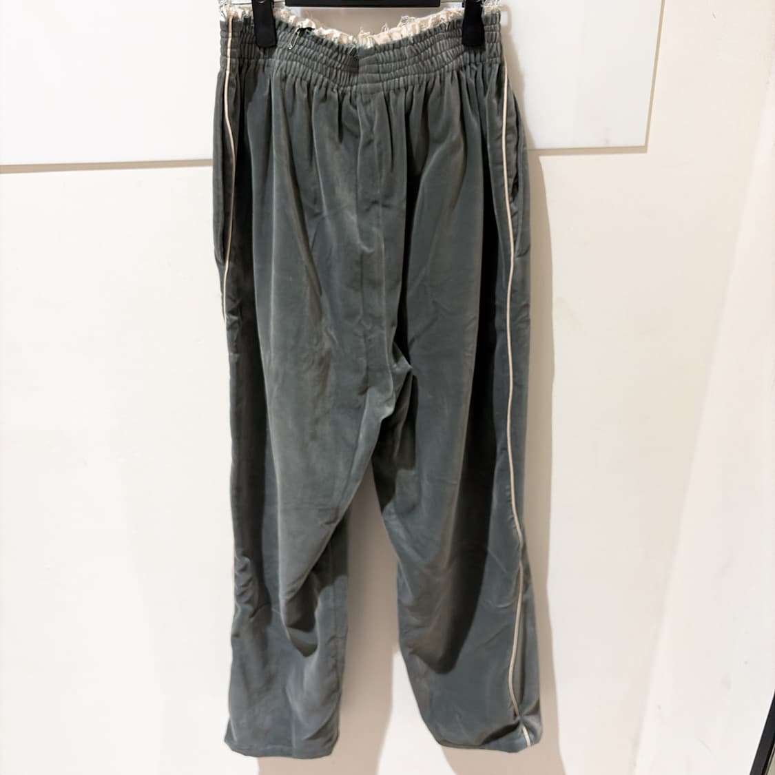 (정품/새상품) 카미엘 포트젠스 남성 파이핑 벨벳 스웻팬츠  상품이미지1