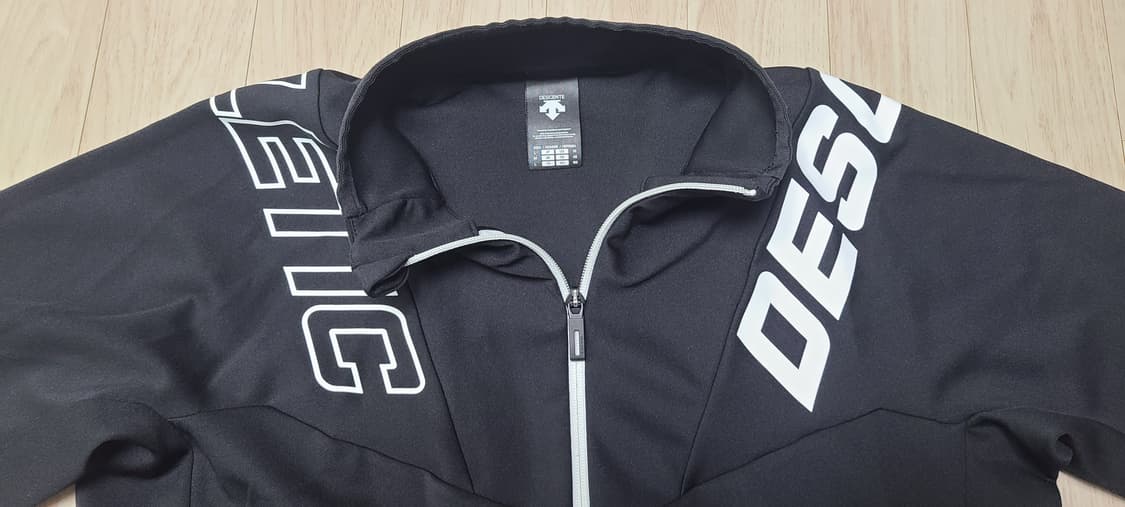 데상트  트랙탑  상품이미지2