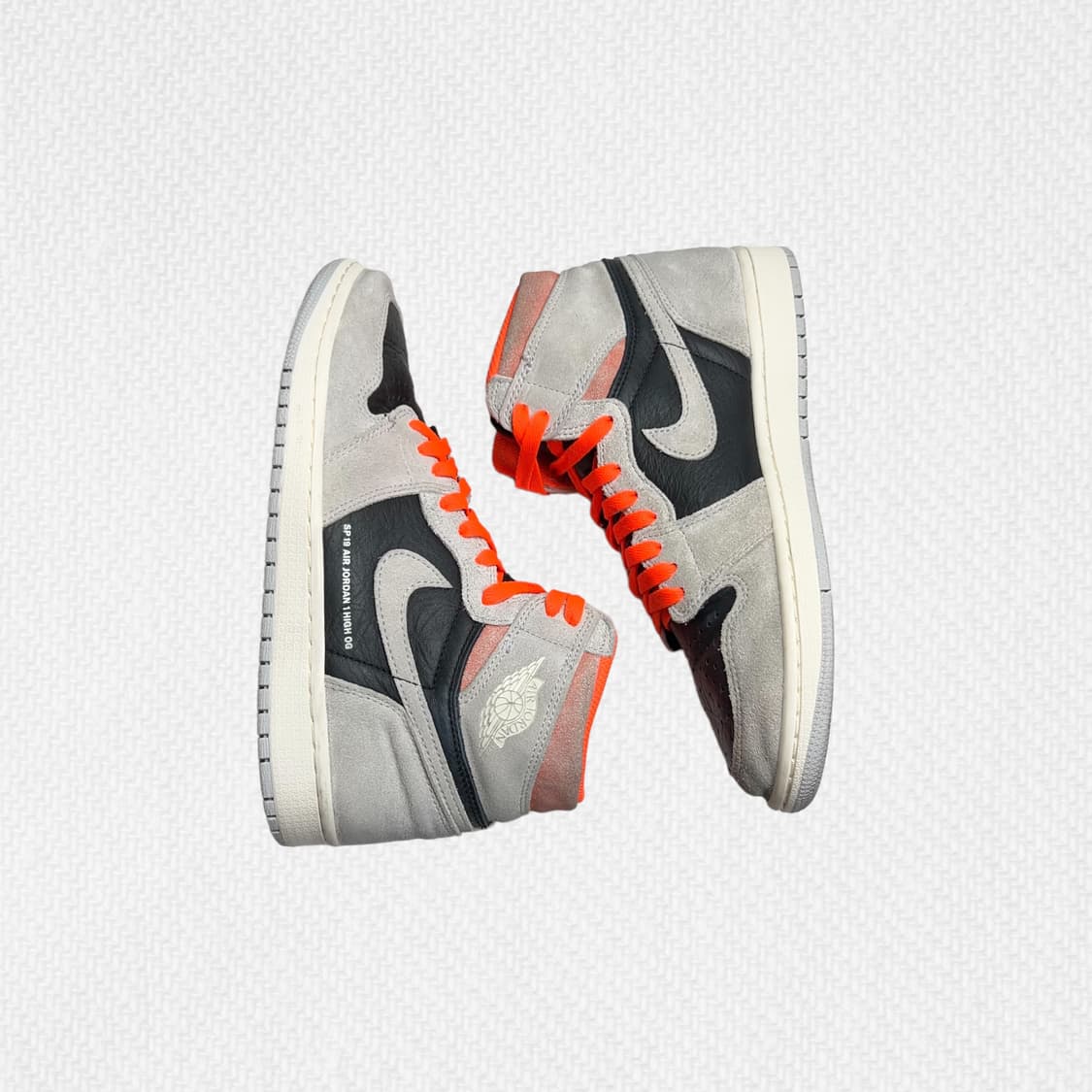 260 조던1 레트로 하이 네추럴 그레이 하이퍼 크림슨 상품이미지1