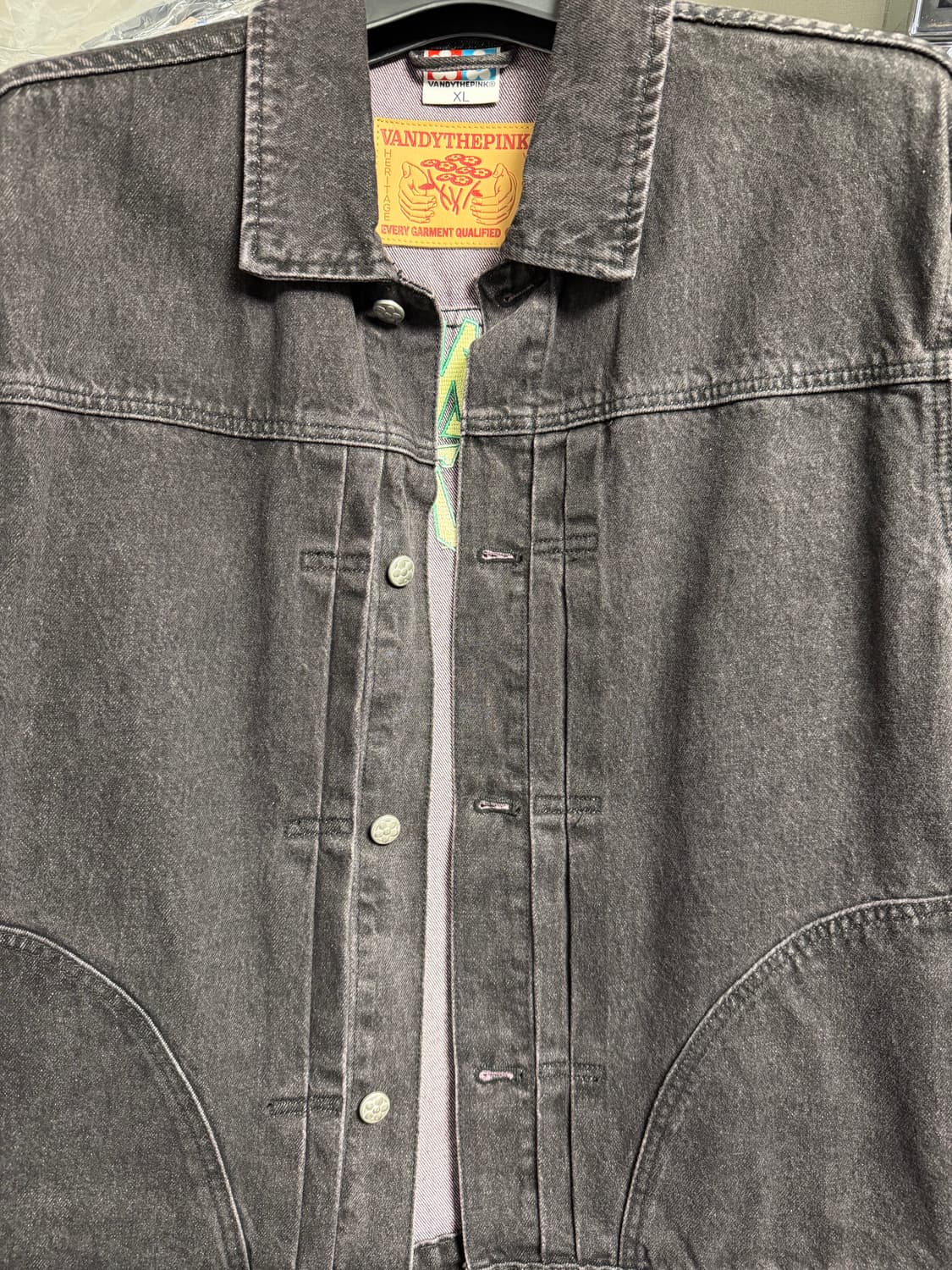 반디더핑크 그래피티 데님 자켓 블랙 상품이미지2