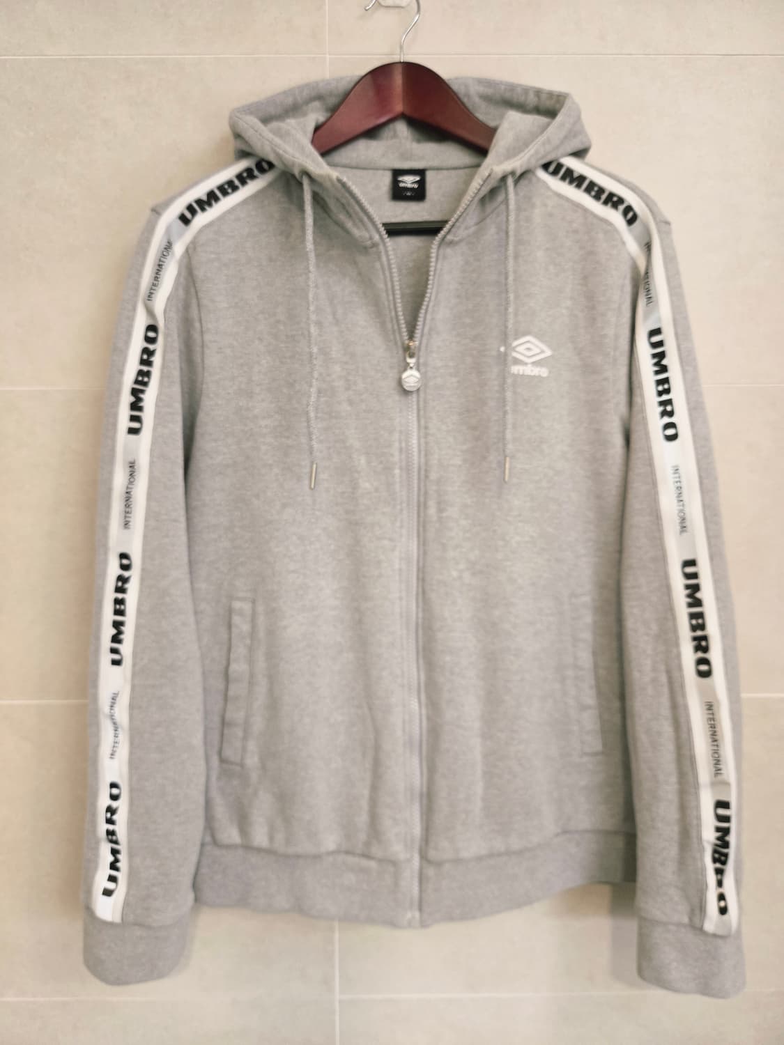 엄브로 야광 후드티 상품이미지4