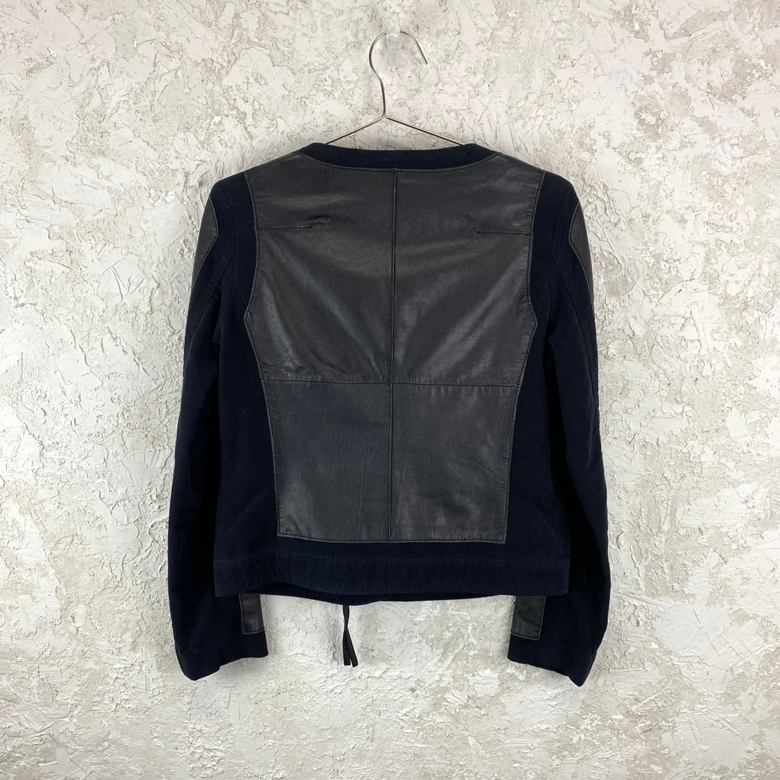 SACRA 레더 블록 패치드 애시메트릭 지퍼 자켓 상품이미지5