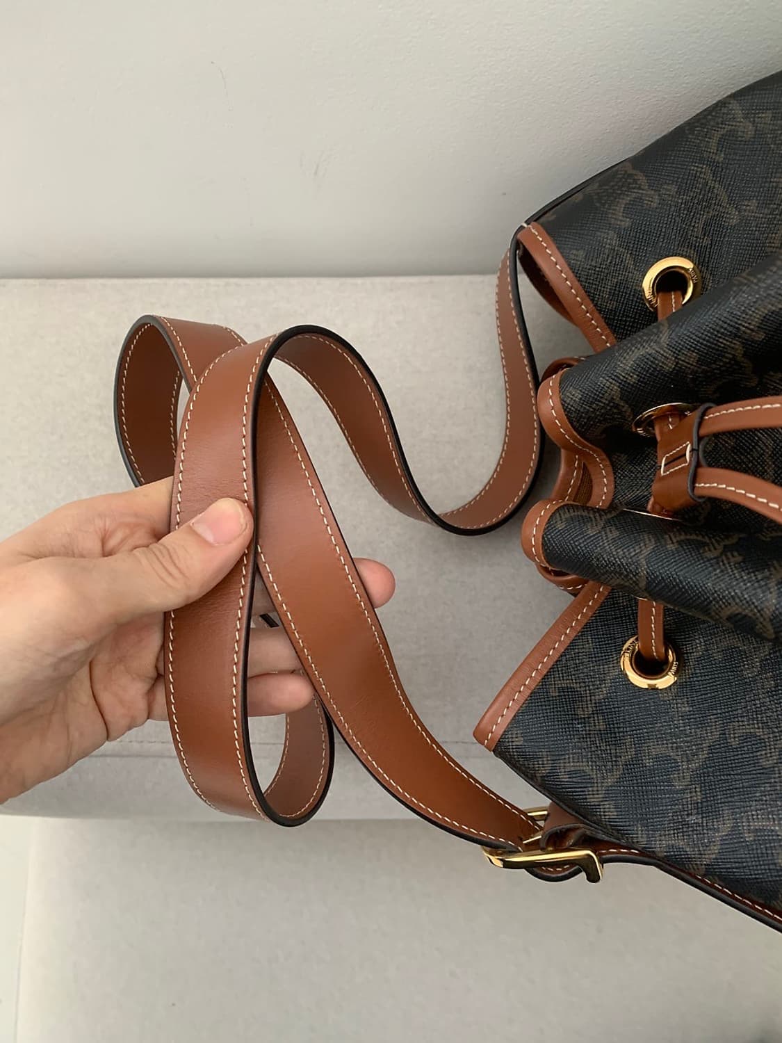 셀린느 드로우 스트링백 미듐 상품이미지8