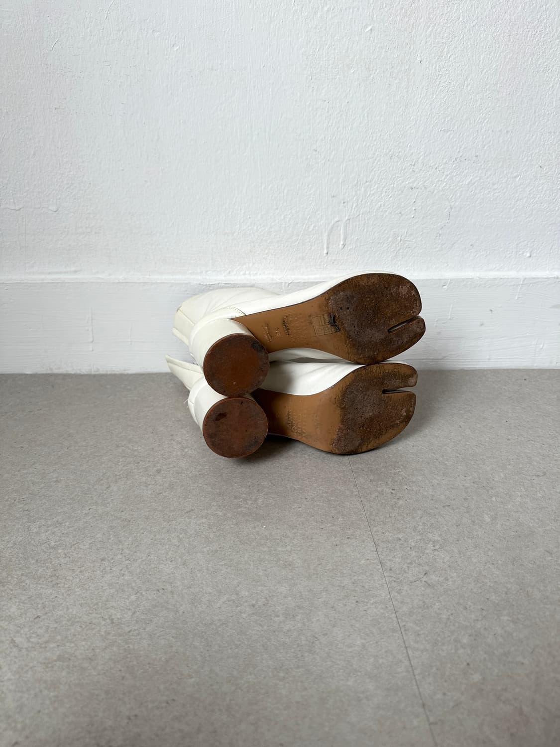 마르지엘라 PVC 코팅 레더 타비부츠 아이보리 상품이미지8