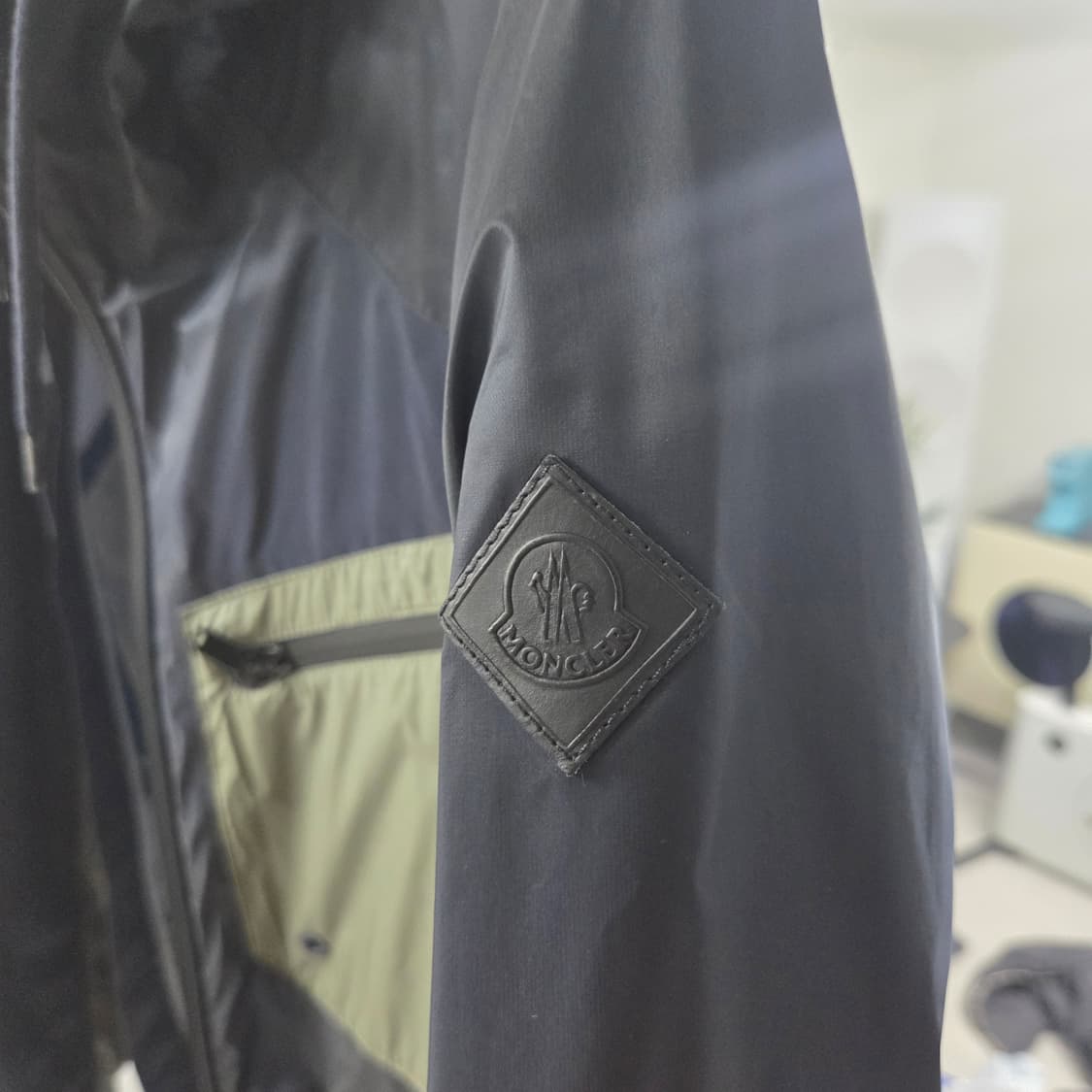 몽클레어W 바람막이 4사이즈. 유일 매물 상품이미지3
