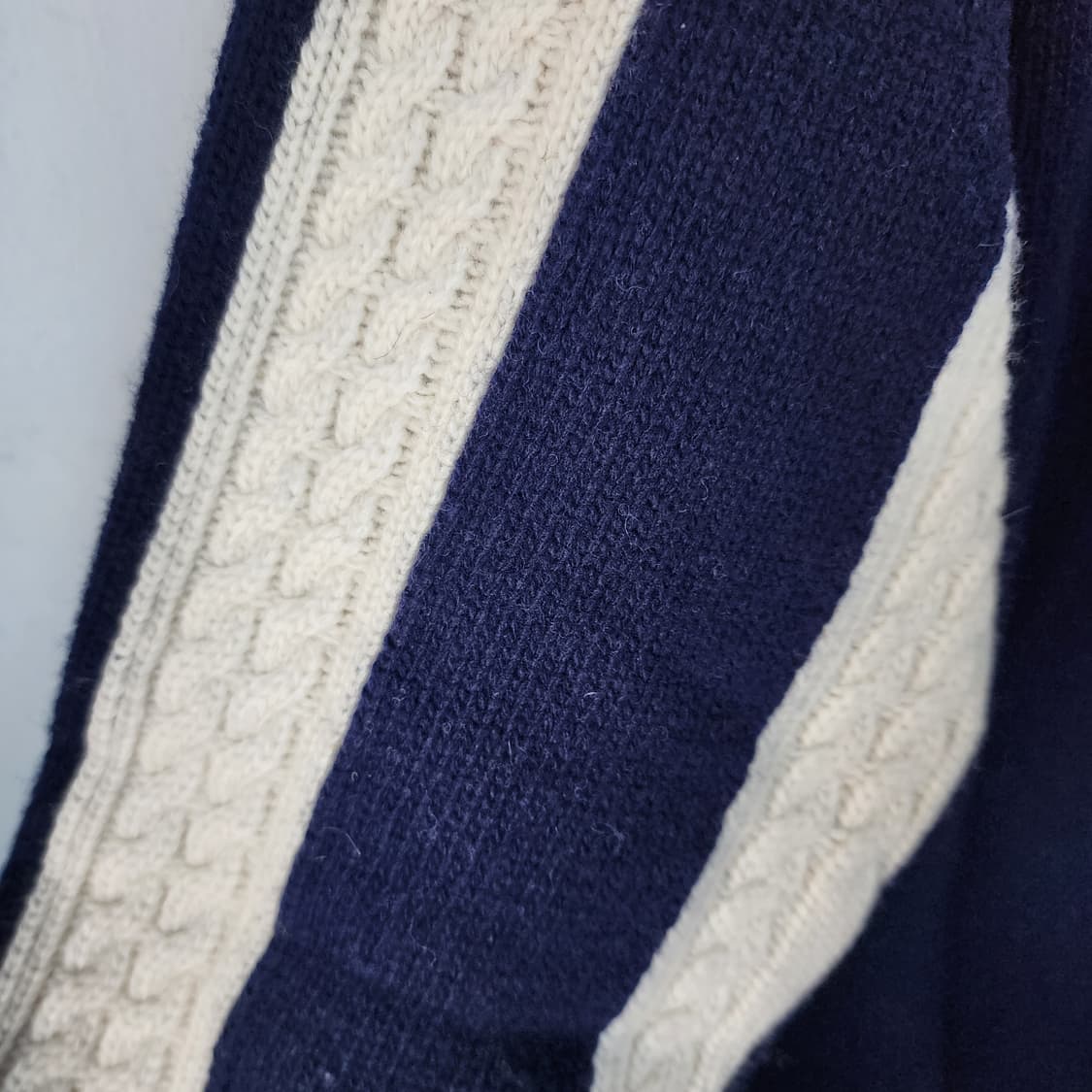 SJYP 네이비 화이트 스트라이프 니트 스웨터 상품이미지4