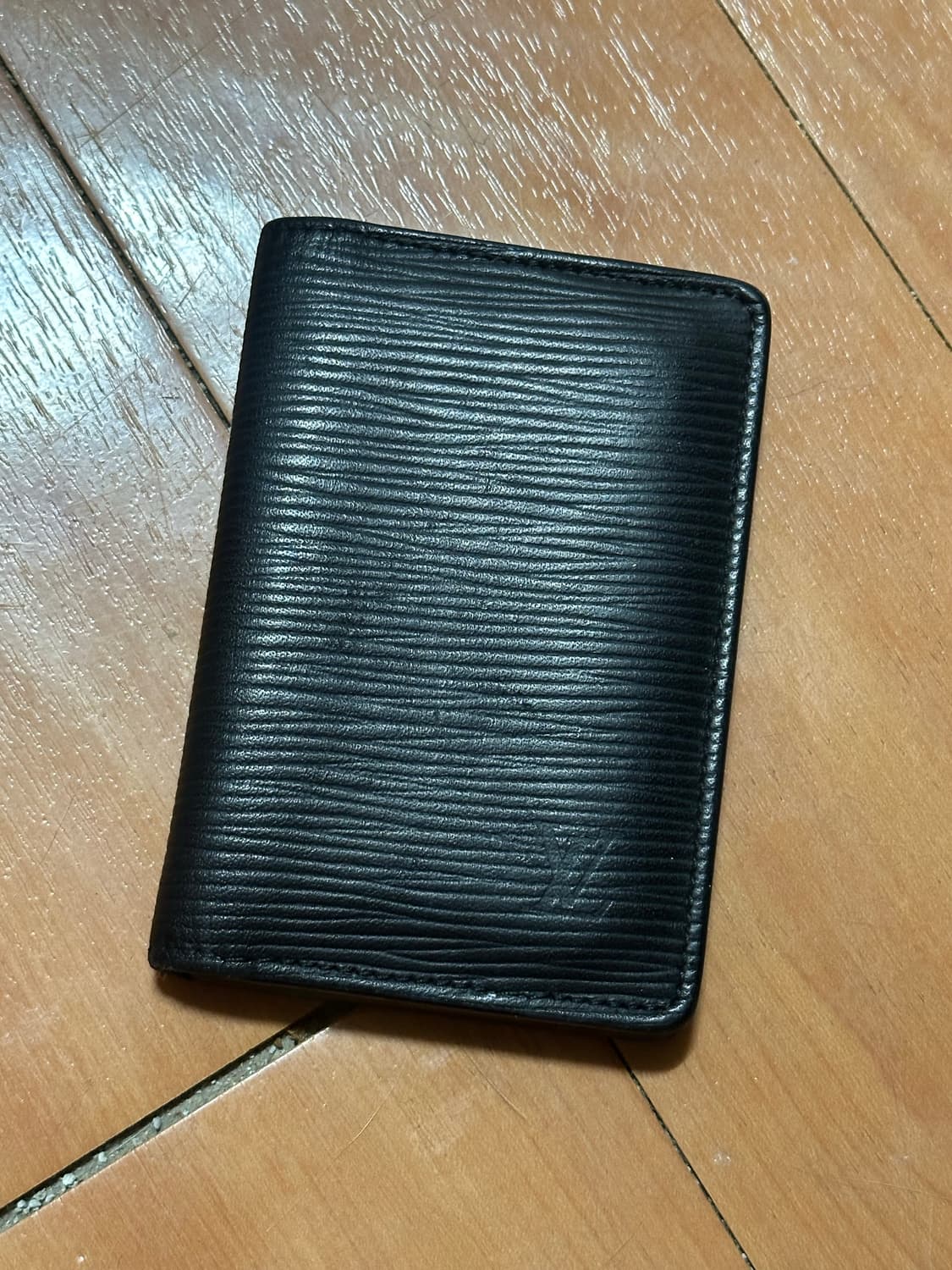 루이비통 에피 카드지갑 상품이미지1