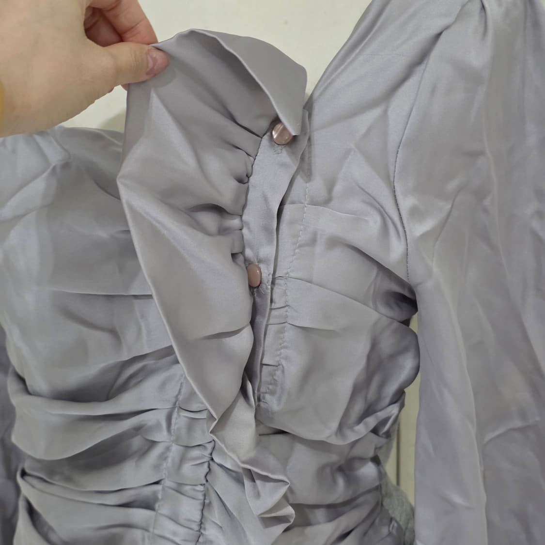 빈티지) 실버 새틴 셔링 로맨틱 데일리 긱시크 긴팔블라우스 상품이미지3