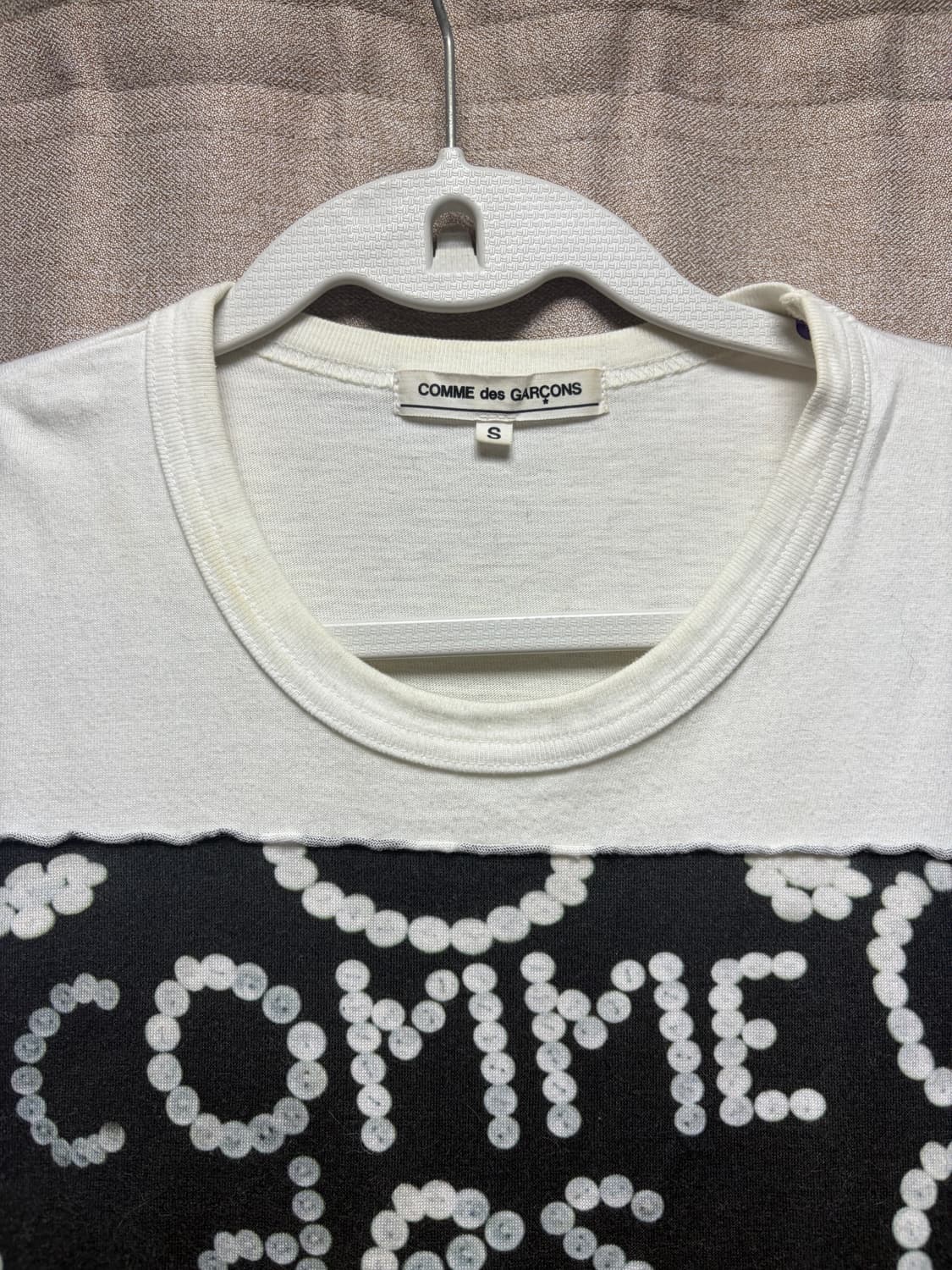 꼼데가르송 단추 그래픽 반팔 티셔츠 상품이미지3