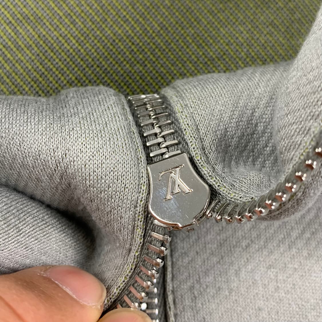 19SS 루이비통 그래비티 자카드 하프집업 맨투맨 그레이 상품이미지5