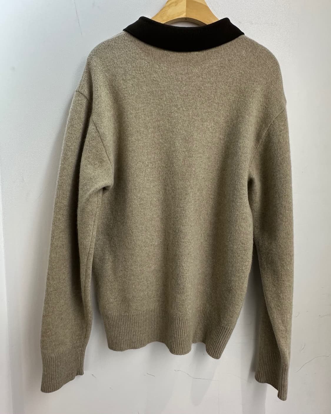 S 입생로랑 자수로고 베이지 카라 니트 상품이미지3