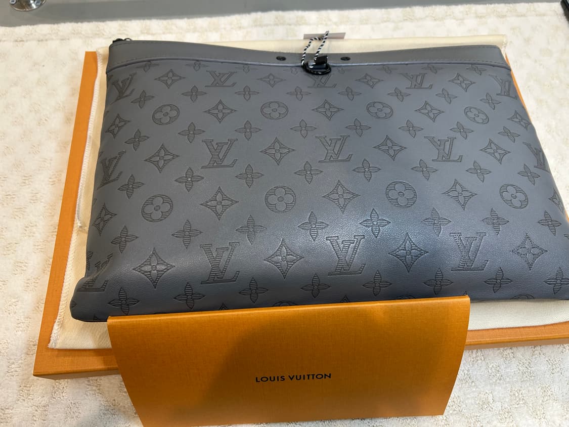 [정품/중고] 루이비통 포쉐트 디스커버리 모노그램 쉐도우 앙트라시트 클러 상품이미지4