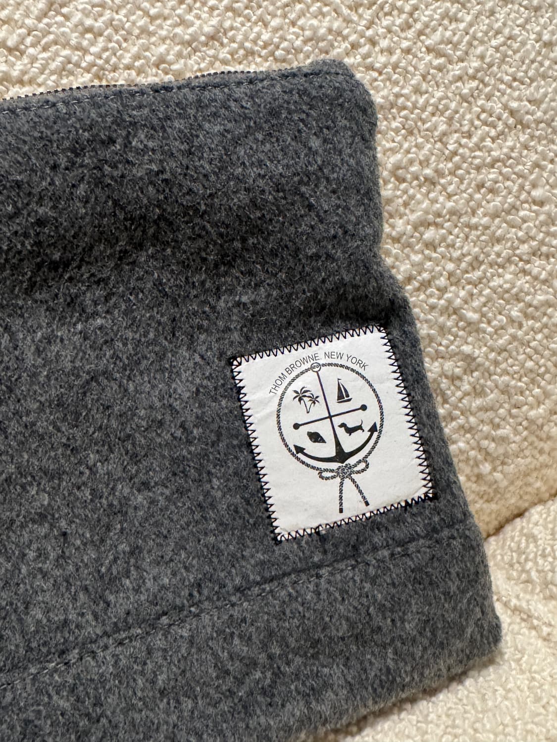 톰브라운 성수 익스클루시브 파우치 스몰 + 닥스훈트 키링 상품이미지5