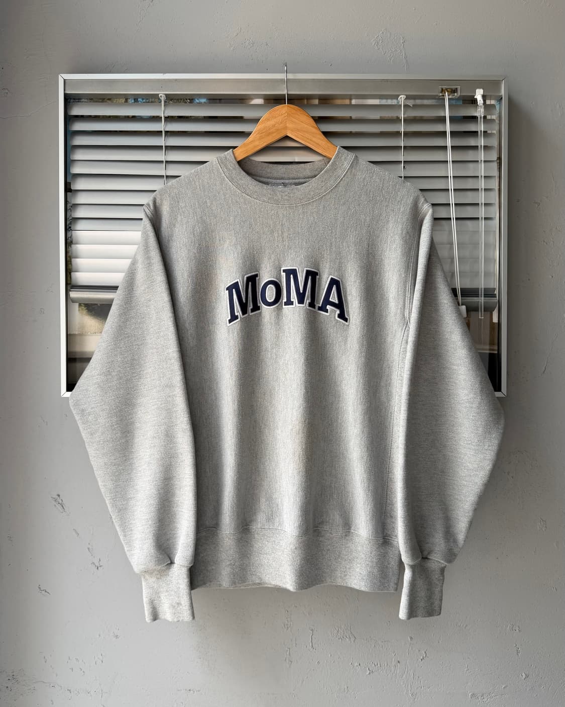 Champion x MOMA 리버스위브 맨투맨 상품이미지1
