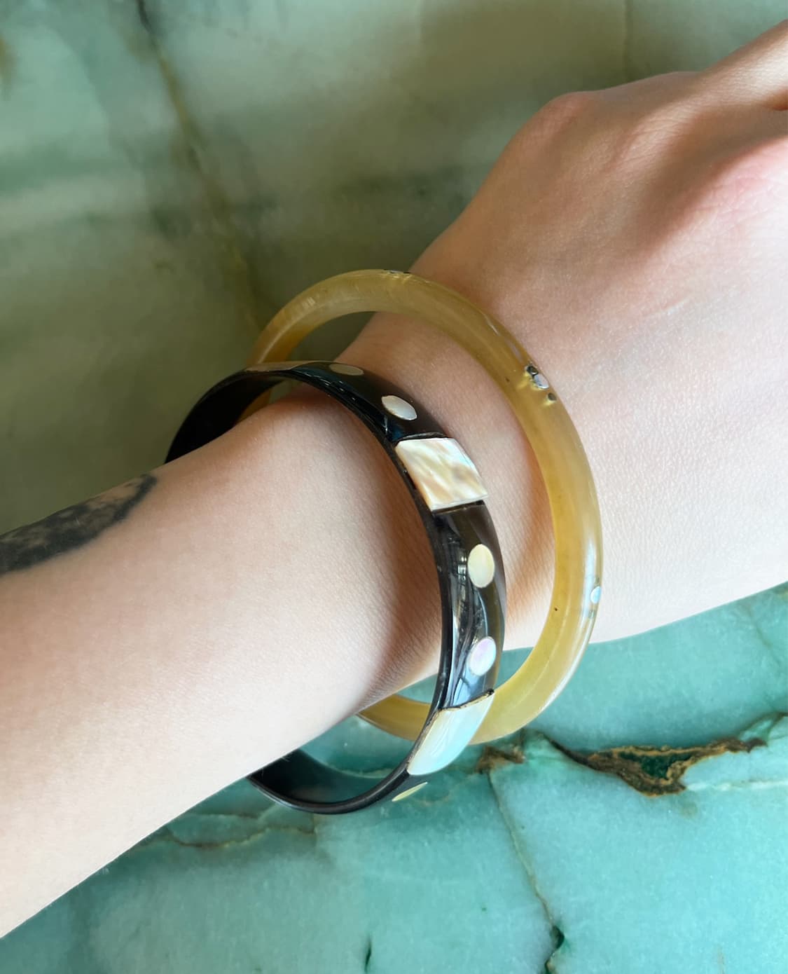 VINTAGE shell detail black+white bracele 상품이미지2