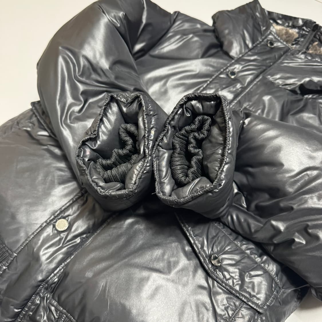 유나이티드애로우즈 블랙컬러 폴리에스터 혼방 후드 다운 자켓 상품이미지5