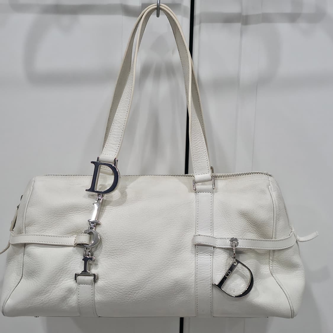 디올 dior 레터링 빅 D챰 화이트 바게트백 숄더백 토트백(y2k 감성 상품이미지1