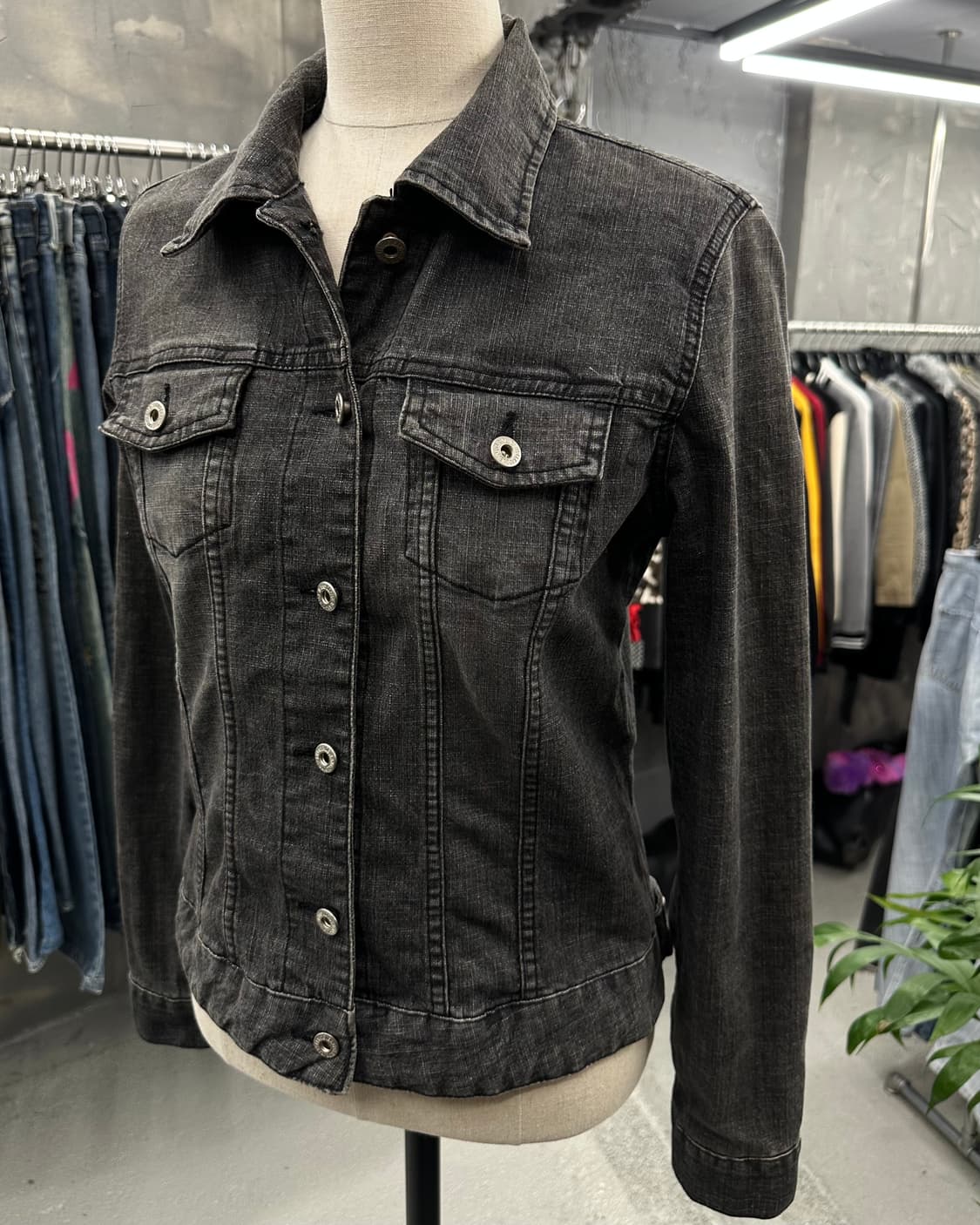 washed black denim tucker 상품이미지3