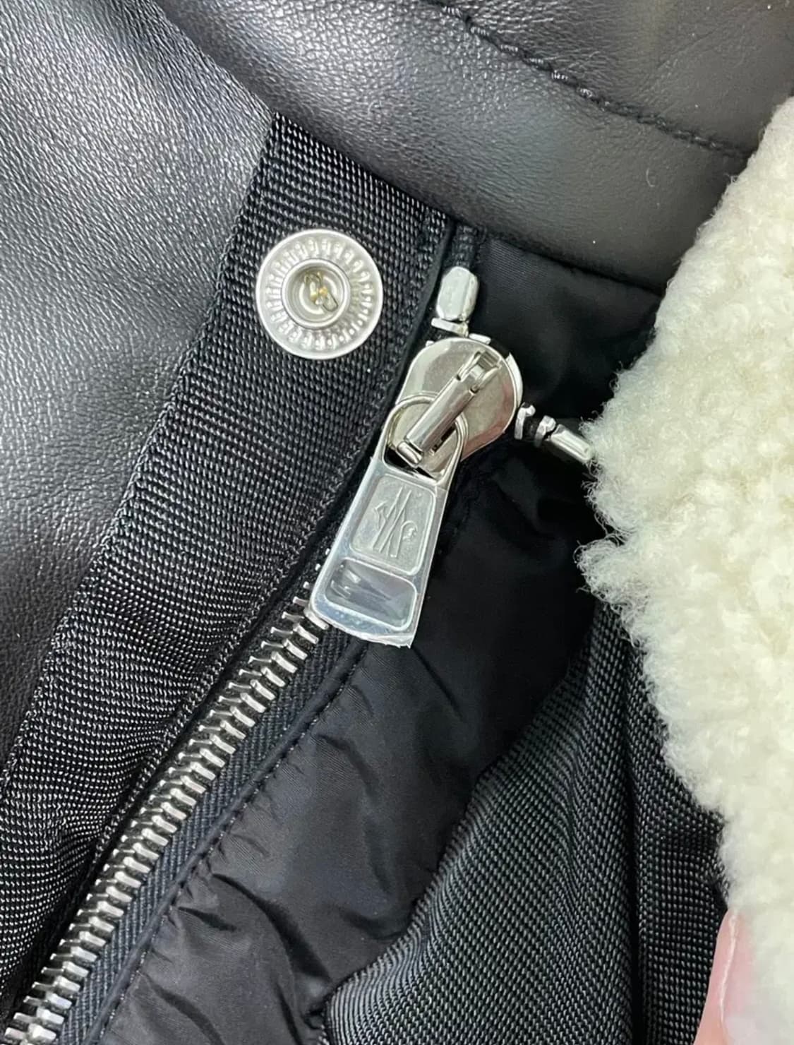 새상품 몽클레어 레오 시어링 레더 패딩 3사이즈 상품이미지3