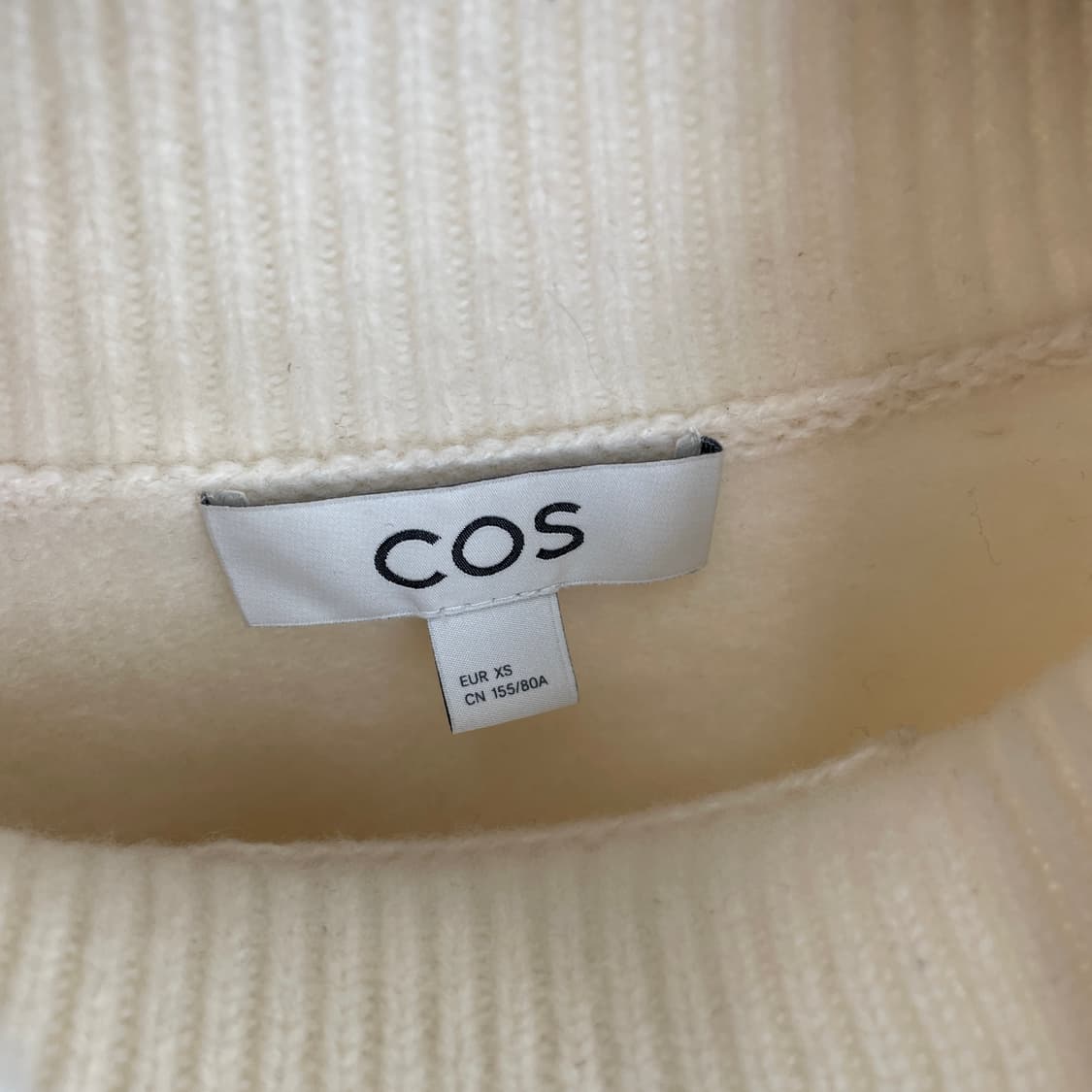 코스 하프넥 크롭 니트 상품이미지4