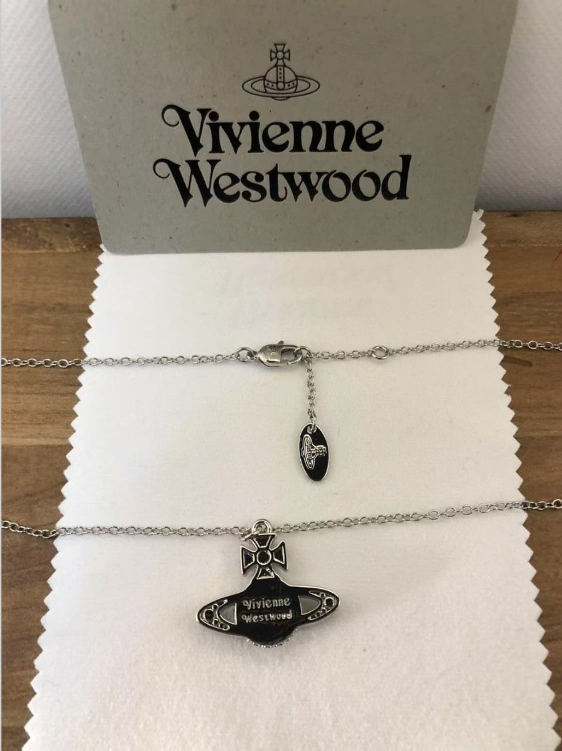 비비안웨스트우드 아카이브 블랙스타 바스릴리프 팬던트 목걸이 상품이미지4