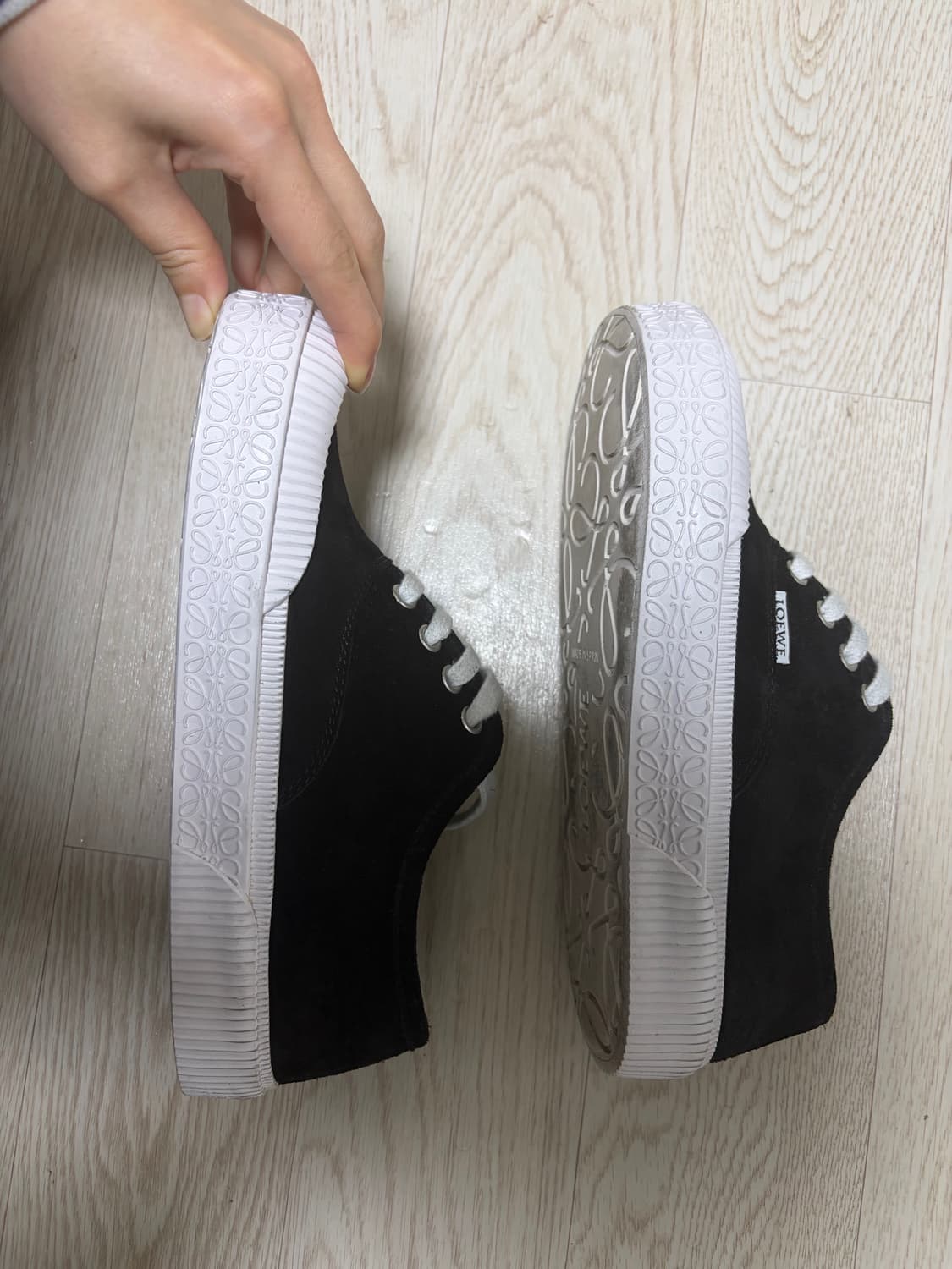 로에베 테라벌카 스니커즈 판매 상품이미지4