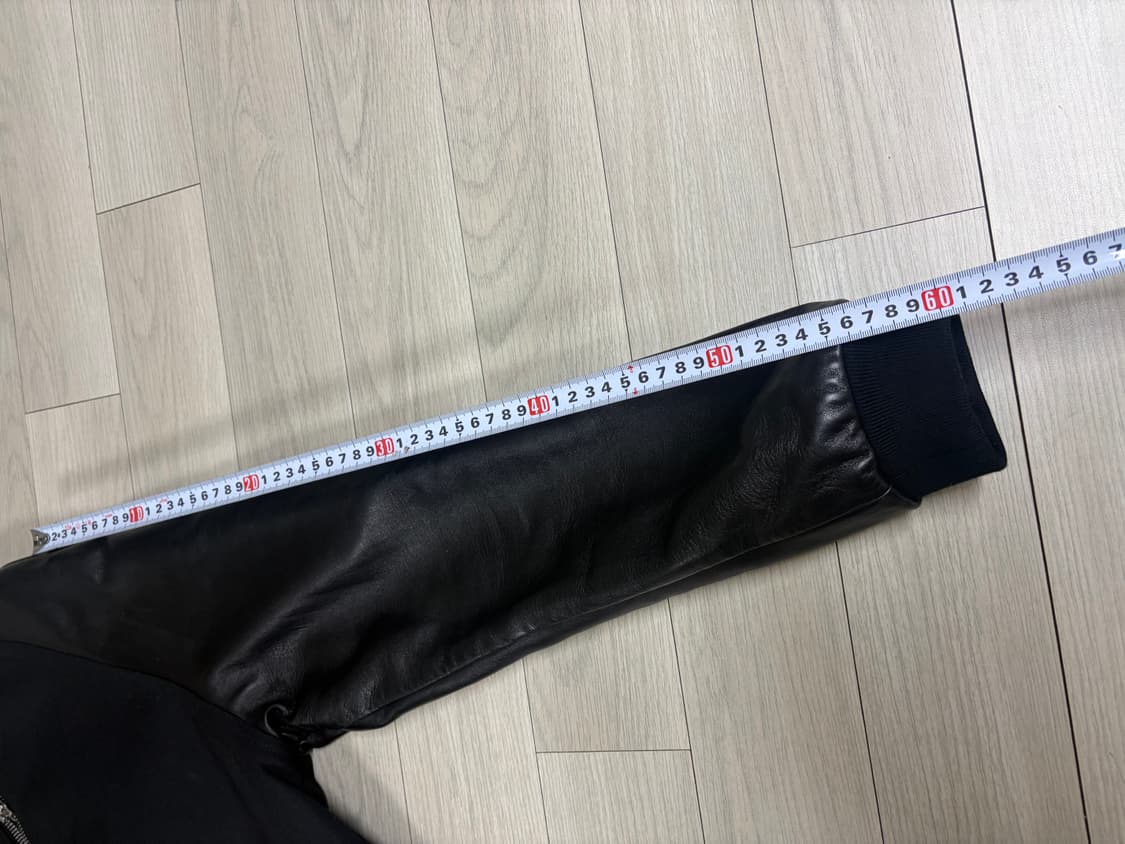 신세계 백화점 생로랑 블랙 레더 스타디움 바시티  초기모델 48 상품이미지8