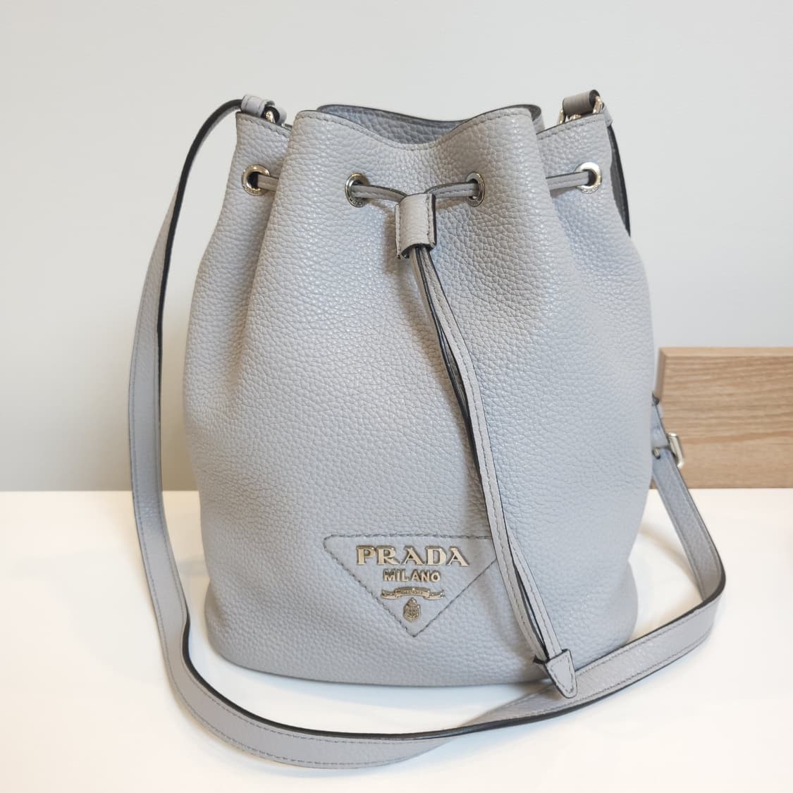 정품 프라다 비텔로 다이노 버킷백 1BE060 상품이미지3