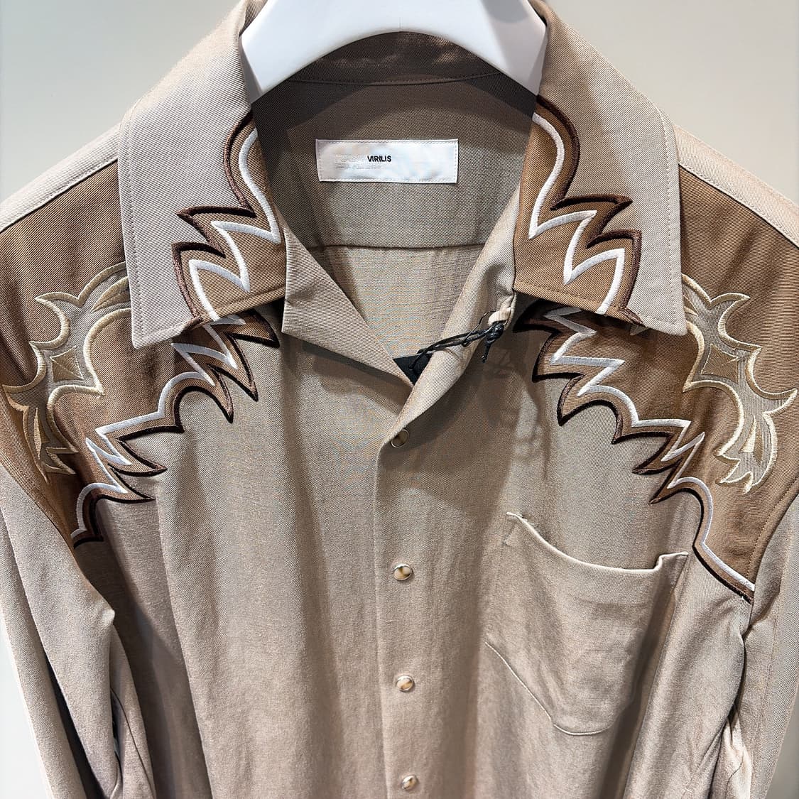 (정품/새상품) TOGA 토가 비릴리스 남성 베이지 웨스턴 자수 셔츠 상품이미지2