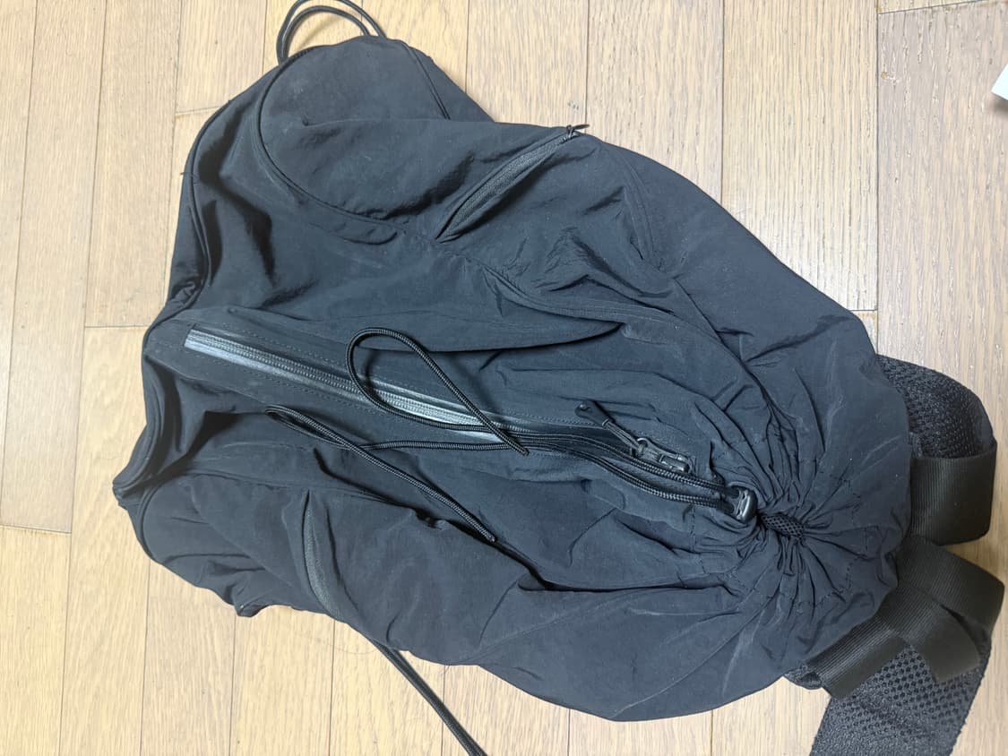 해칭룸 스트링백팩 블랙 상품이미지1