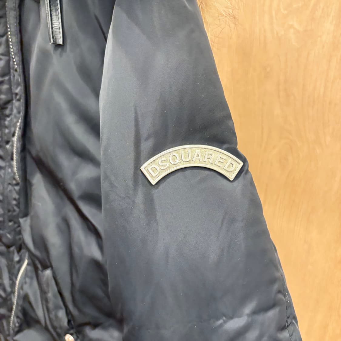 디스퀘어드2 다운 패딩 점퍼 후드 퍼 더블 지퍼 밑단 스트링 디테일 블랙 상품이미지7