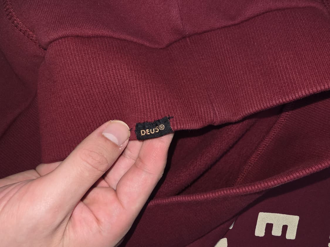 데우스엑스마키나 버거디 후드티 상품이미지3