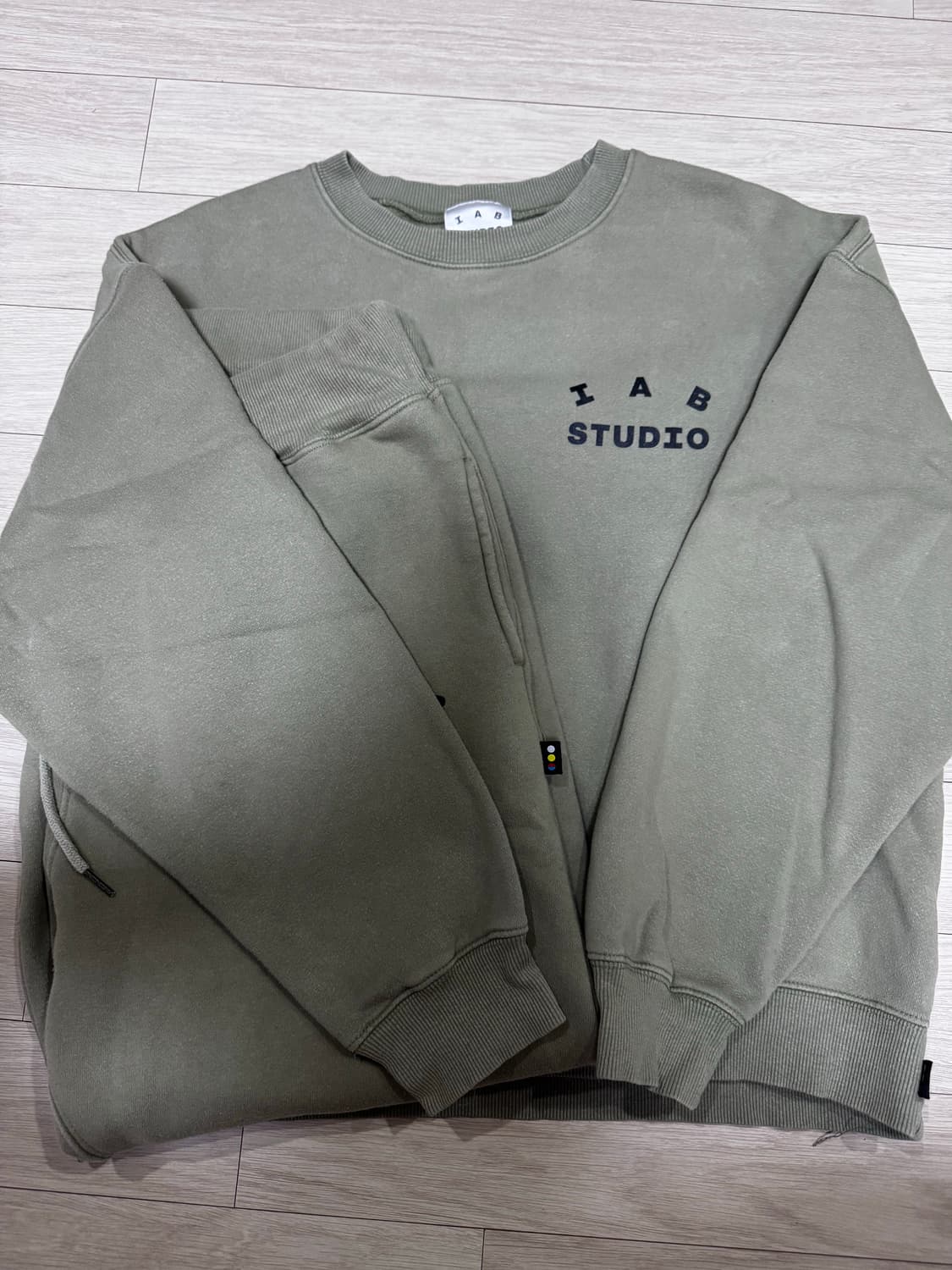 아이앱 스튜디오 트레이닝 세트 카키 상품이미지3