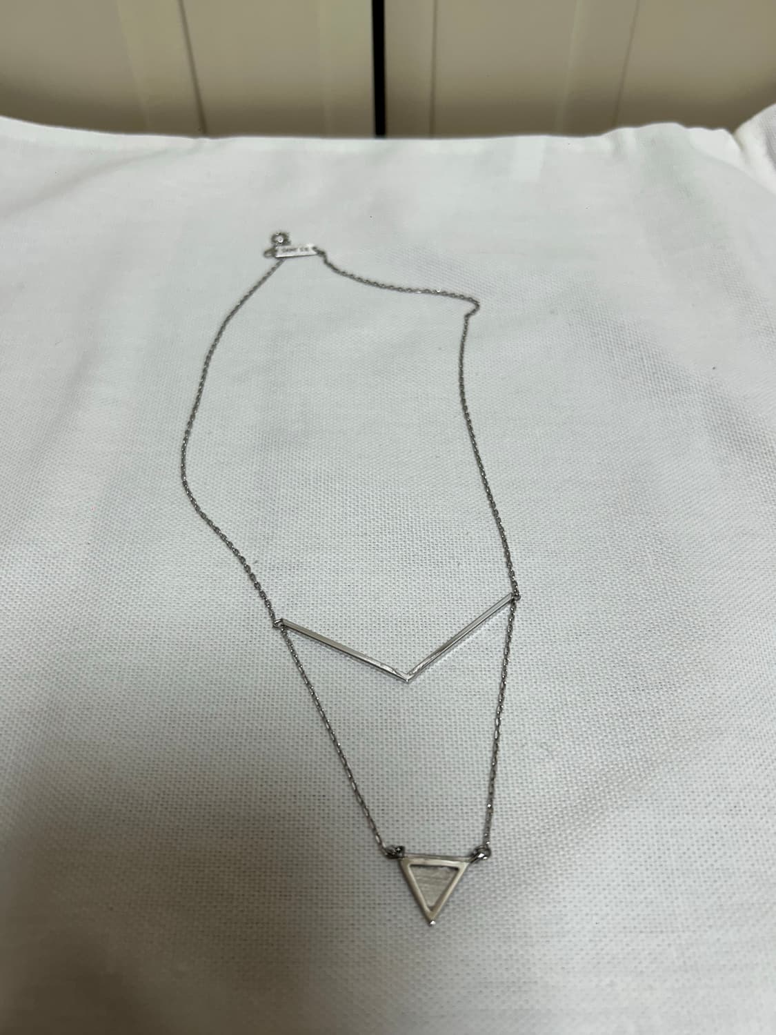 에스실 V쉐입 삼각 목걸이 상품이미지1