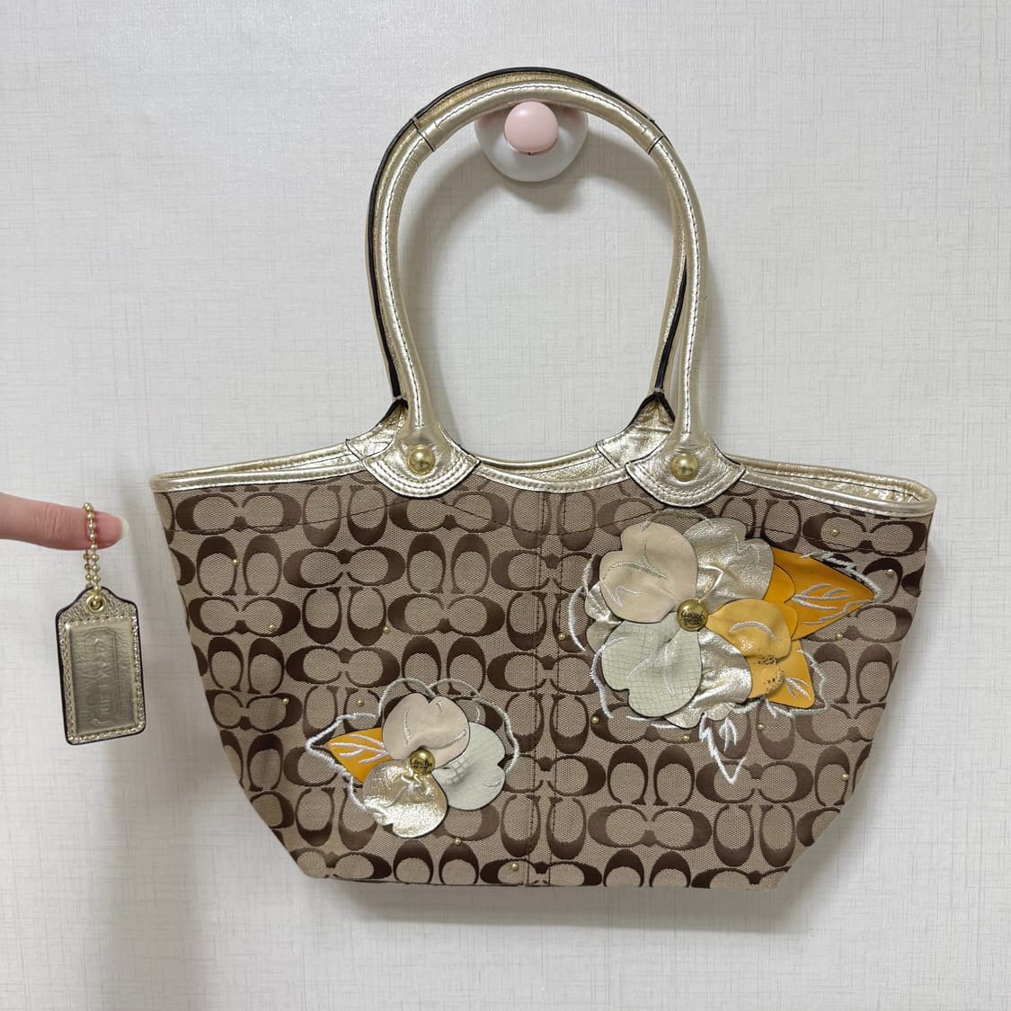 코치 플라워 숄더백 시그니처 로고 샴페인 골드 토트백 가방 +키링 상품이미지1