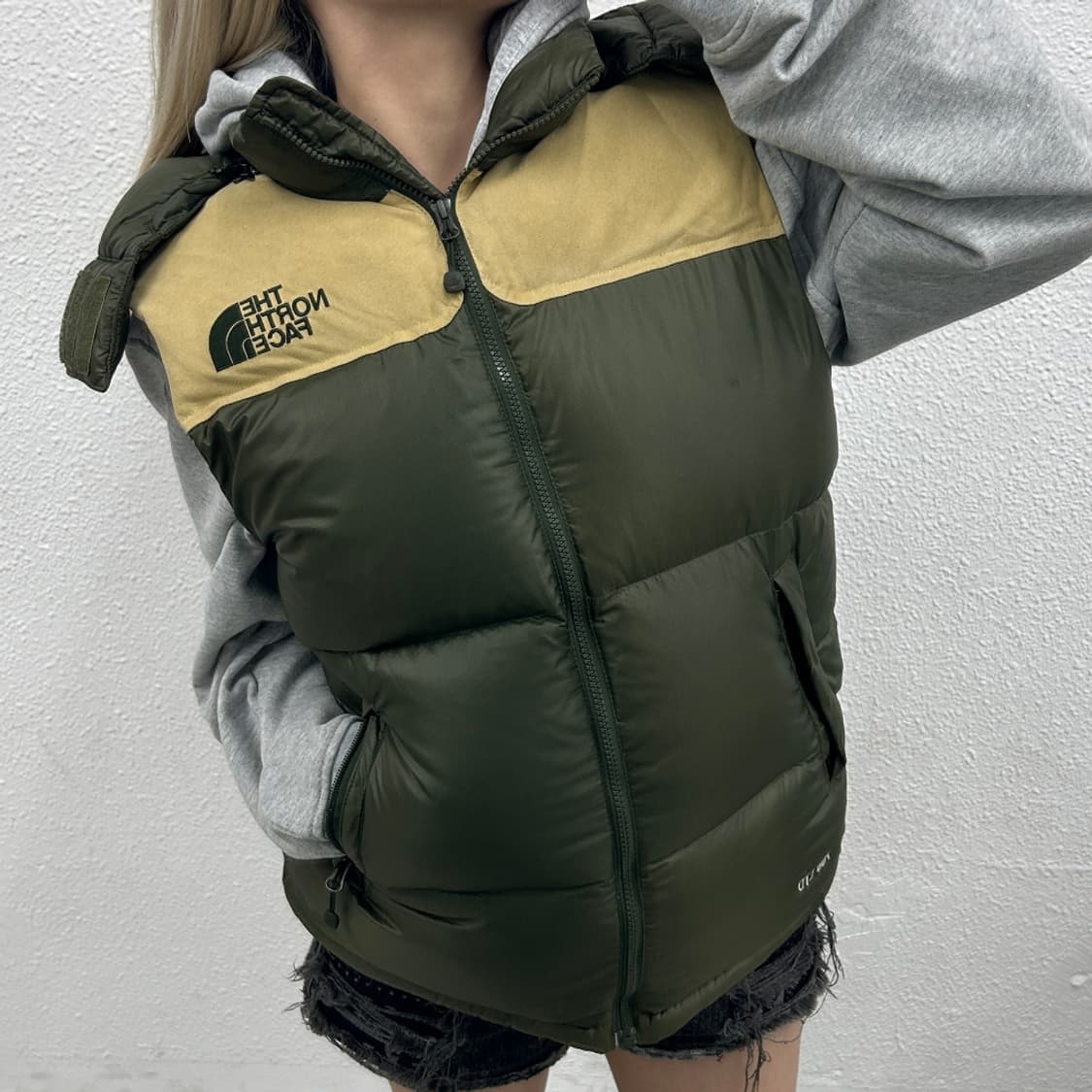 노스페이스 말차맛 베이지배색 후드 패딩조끼 90 상품이미지1