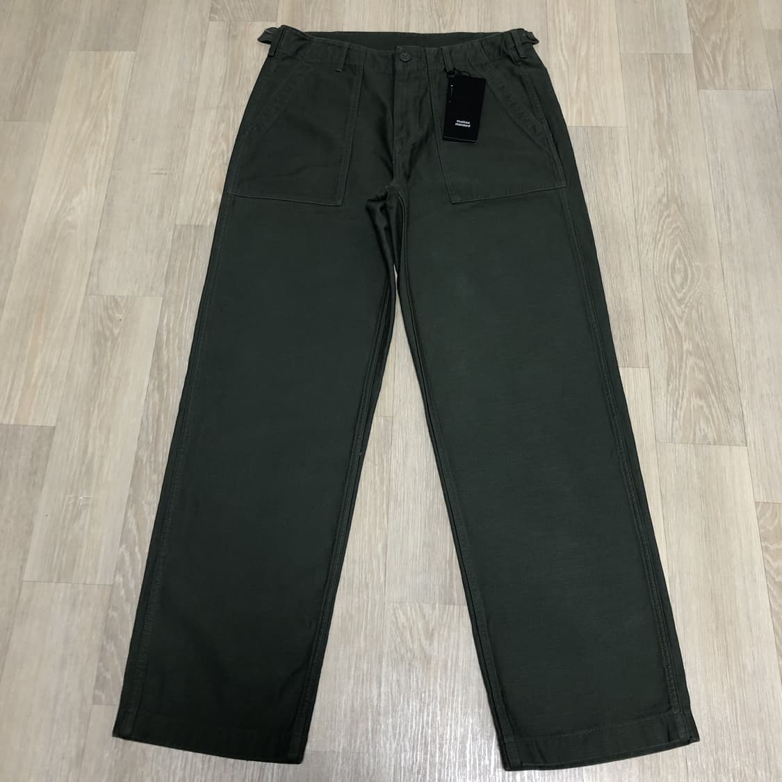 (31) 새상품 무신사 스탠다드 레플리카 백사틴 퍼티그 팬츠 카키 상품이미지1