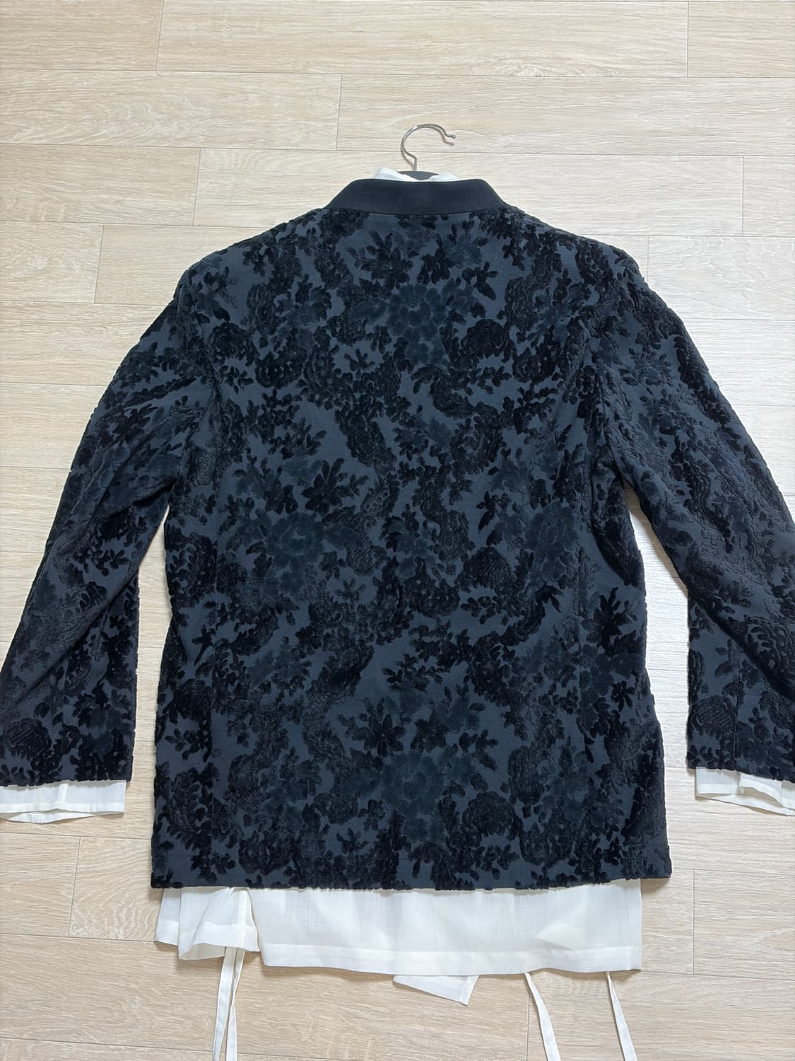 (유일매물) 사스콰치패브릭스 플라워 자카드 레이어드 카라리스 블레이저 상품이미지2