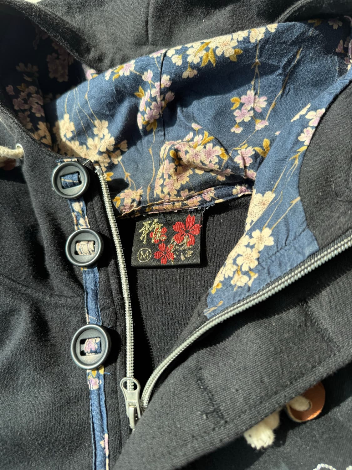 블랙 버튼 잉어 자수 집업 상품이미지3