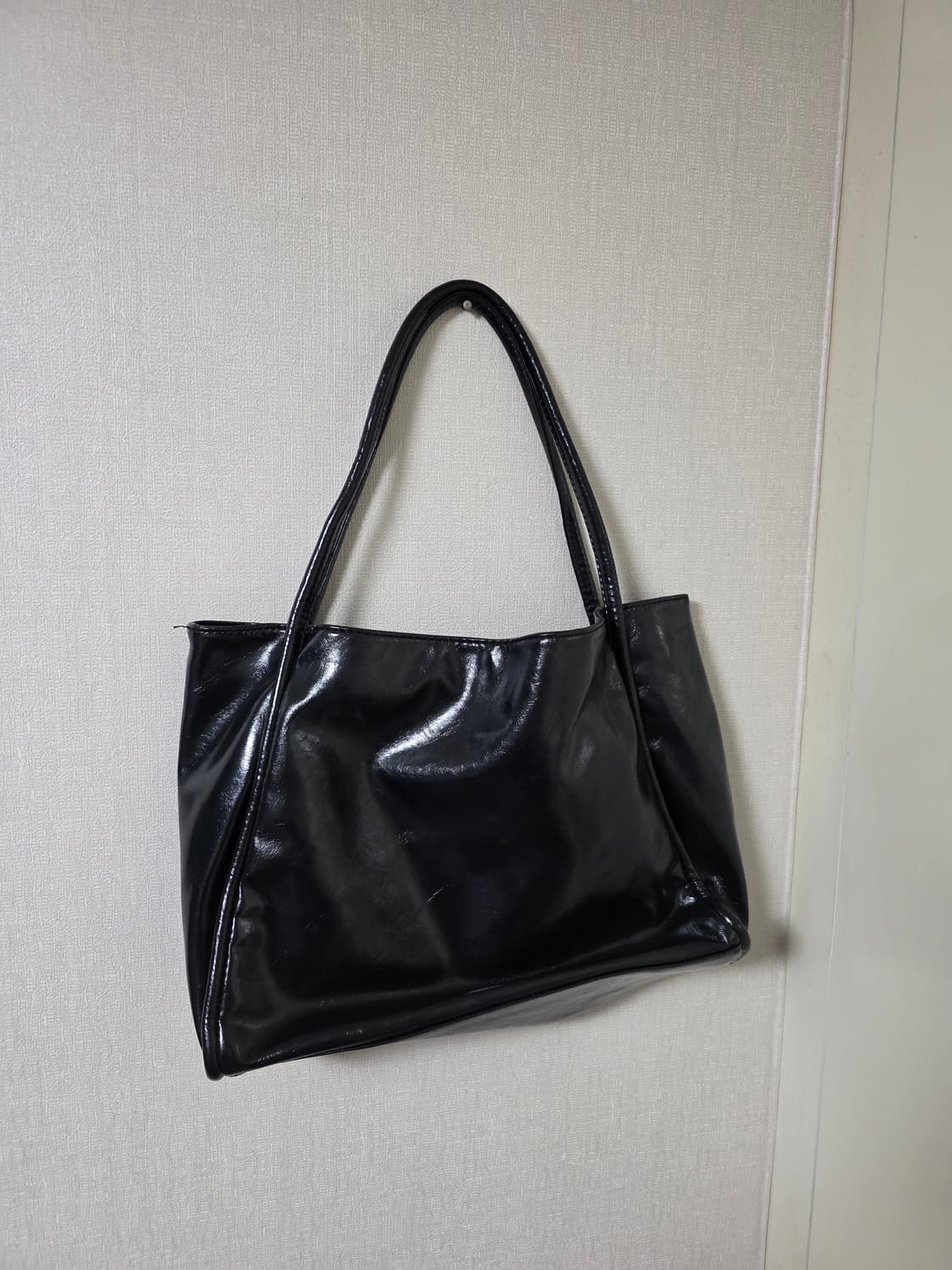 블랙 레더 가죽 유광 숄더백 상품이미지1