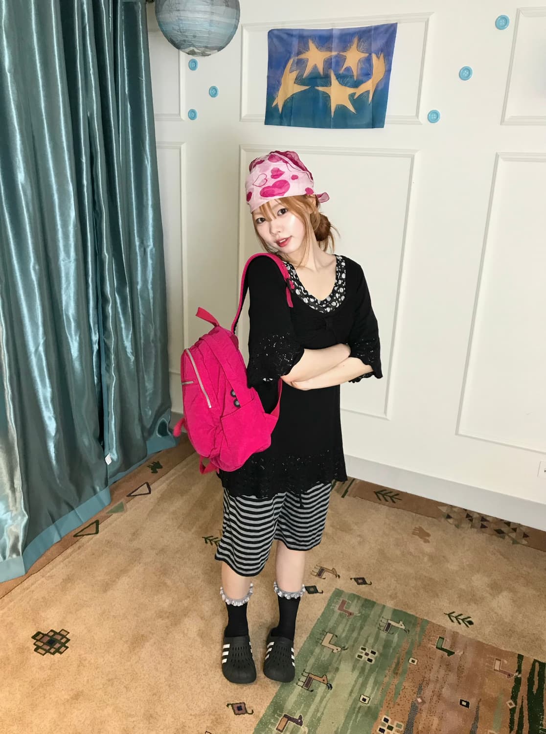 도트 상의와 하프 팬츠로 키치하면서 괴짜 스러운 코디셋🖤🩷 상품이미지1